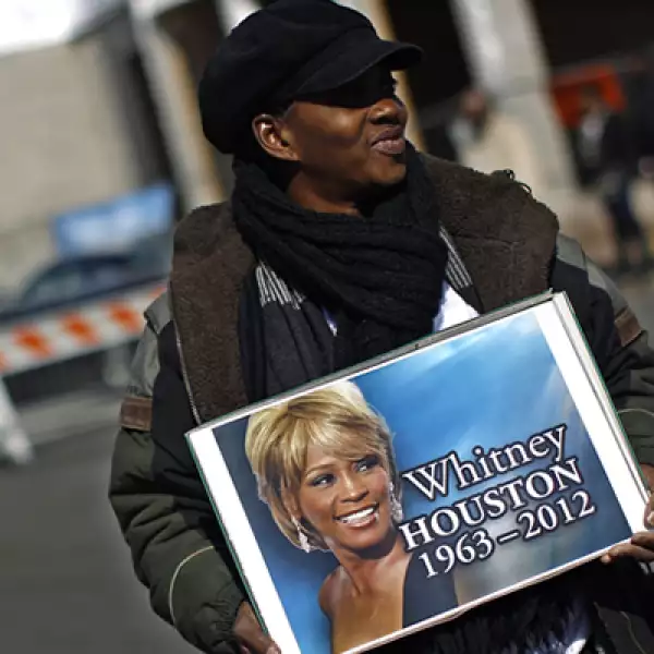 Hubo una fuerte presencia policiaca fuera del funeral y las calles estuvieron acordonadas.