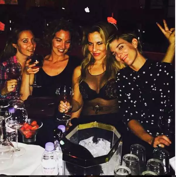 Kate se reunió a celebrar con algunas amigas en París.