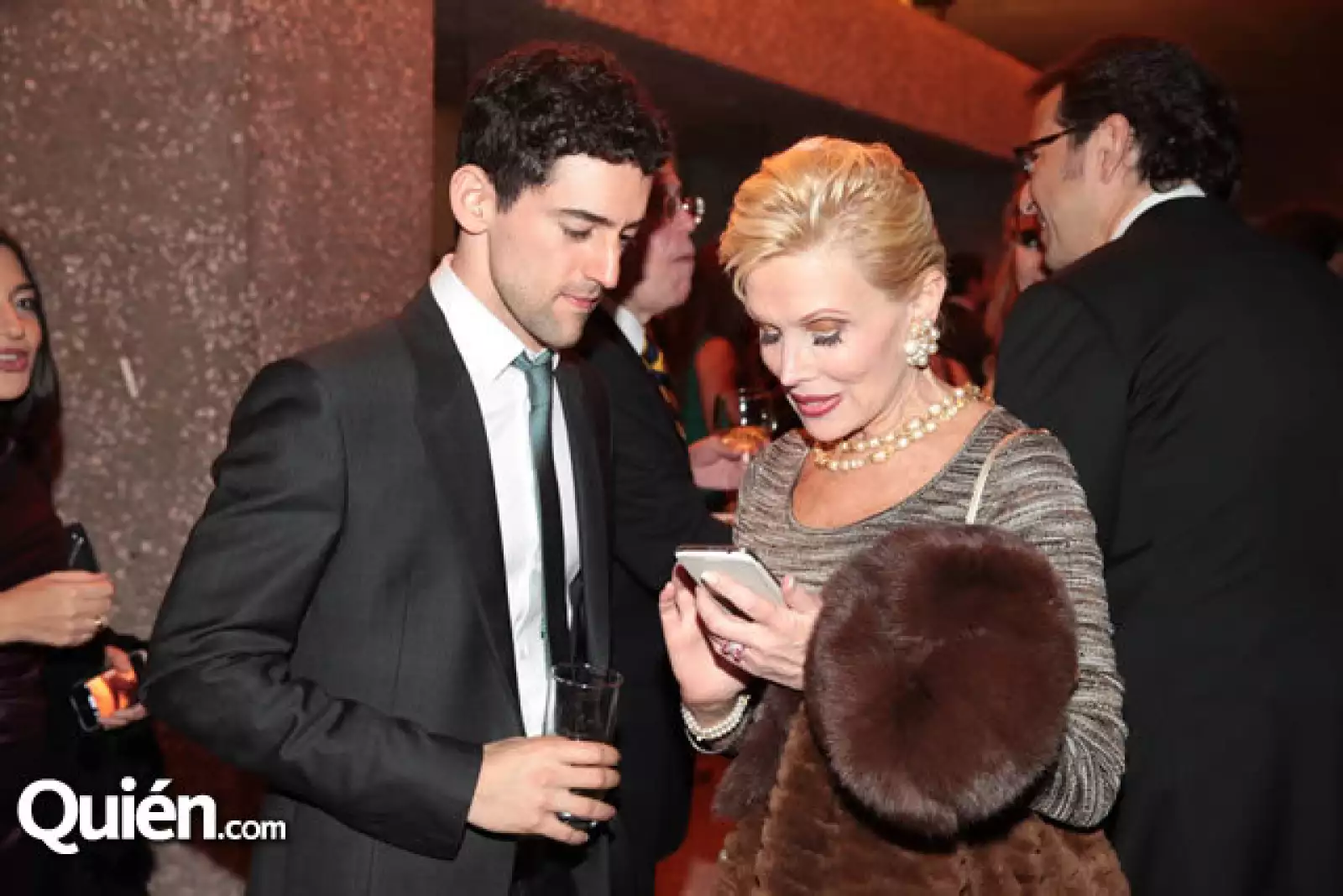 Luis Gerardo Méndez,Raquel Bessudo