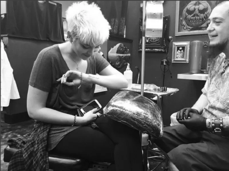 La hija del rey del pop se ha tatuado una frase en la muñeca izquierda.