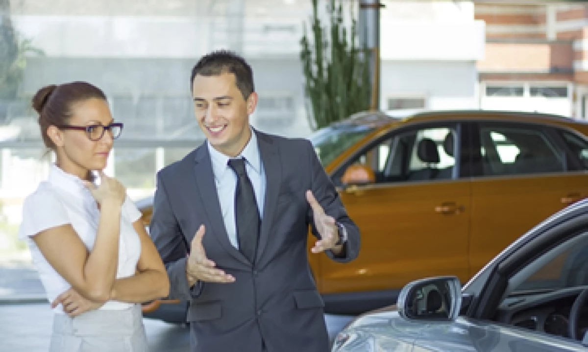 Según los distribuidores, las débiles ventas de autos en el país también se atribuyen a autos seminuevos o importados que se ofrecen a precios más baratos. (Foto: Getty Images)