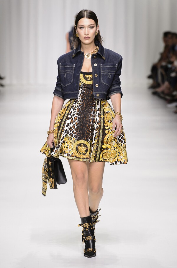 Fashion Women 1996 Fashion Model's On The Paris Catwalk Wearing Dries Van Noten