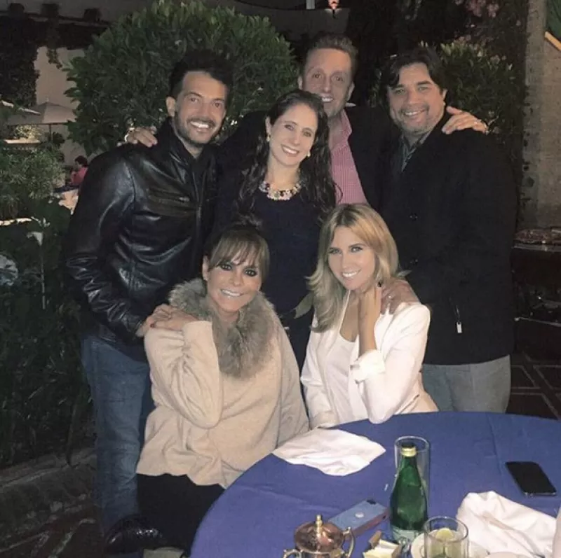 El conductor ha incursionado en esta red social donde ha compartido un par de selfies, momentos con amigos y otros del pasado.