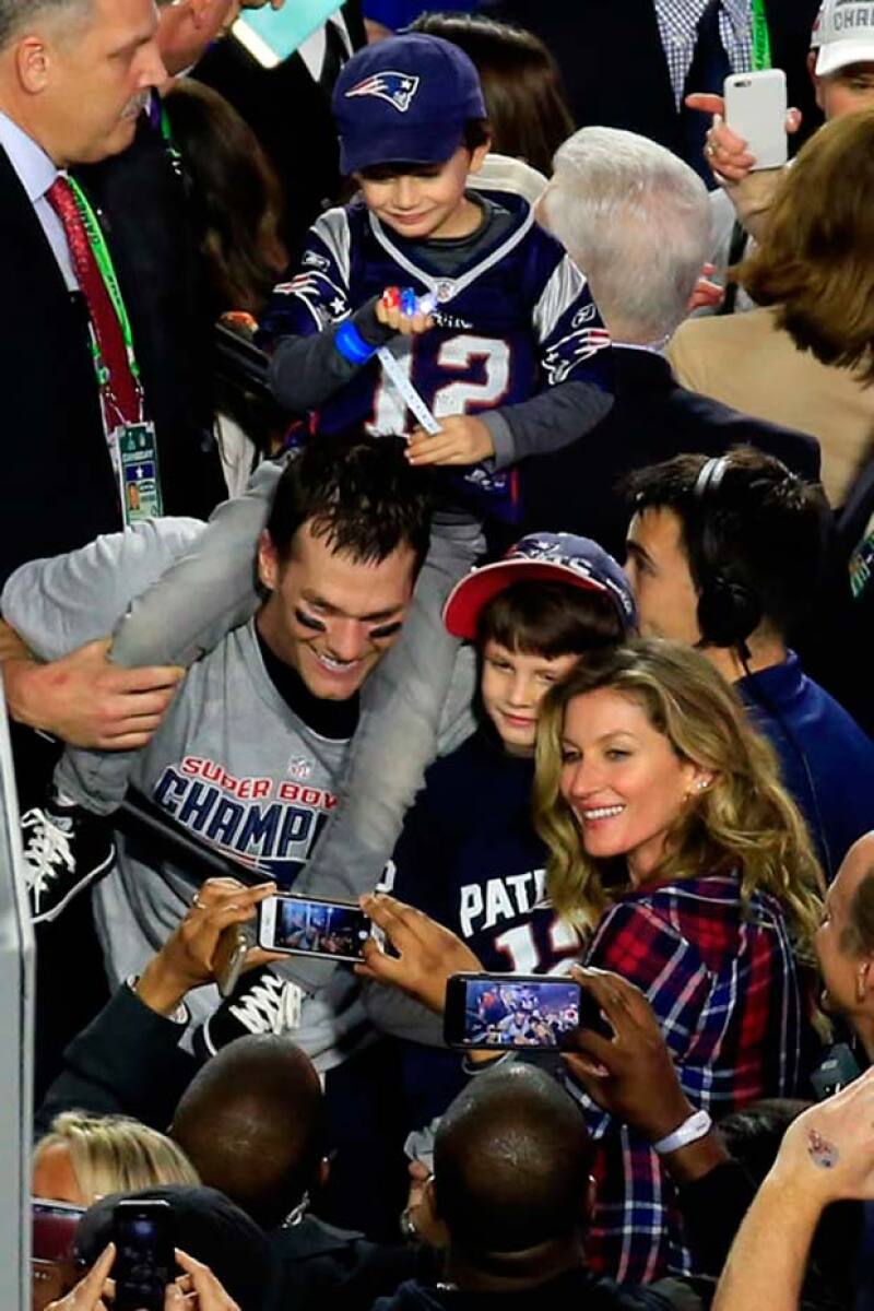 Tom Brady, jugador estrella de los Patriots, festejó a lo grande junto con sus hijos y su esposa Gisele por el éxito del partido.