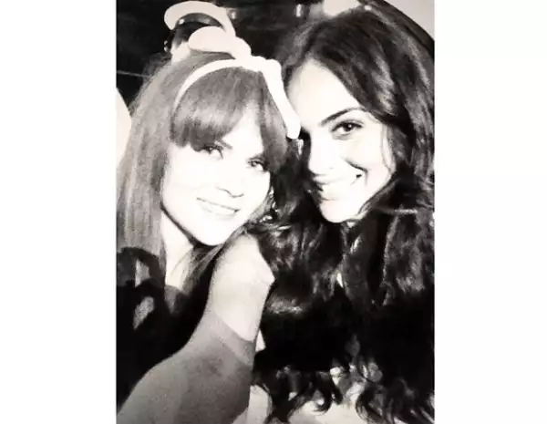Ximena con Laura Carmine.