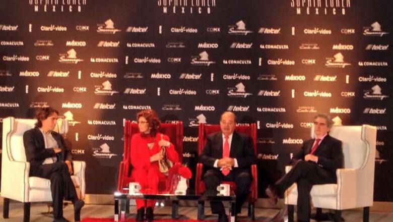 La dos veces ganadora del Oscar estuvo acompañada por su hijo Carlo Ponti, Carlos Slim, y el titular de CONACULTA, Rafael Tovar y de Teresa