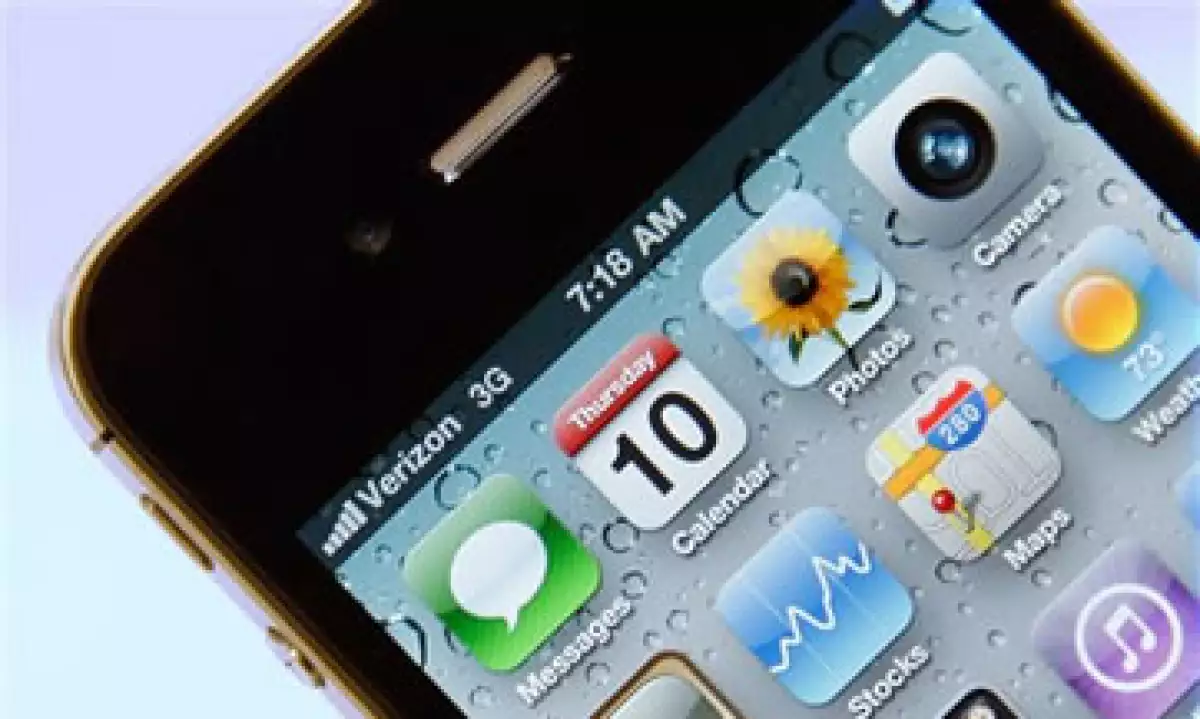 Analistas esperan que el nuevo iPhone cuente con una mejor cámara, un chip A5 y el doble de memoria RAM. (Foto: AP)