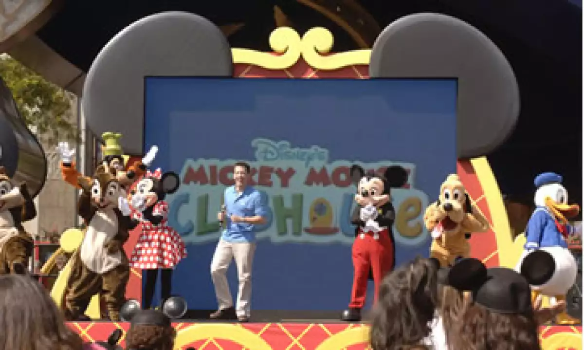 Walt Disney Co. reportó mayores ingresos trimestrales a pesar del duro escenario económico que suele afectar a las ganancias de los parques temáticos. (Foto: AP)