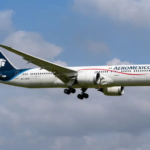 Un avión de Aerómexico sobrevolando el país. 