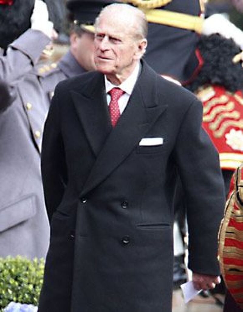 El esposo de la reina Isabel de Inglaterra superó este sábado el record de longevidad como consorte de un monarca británico al superar 57 años y 70 días de la marca anterior.