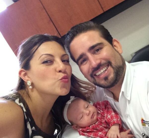 Mariana, su esposo Patricio y su pequeña hija Valentina.