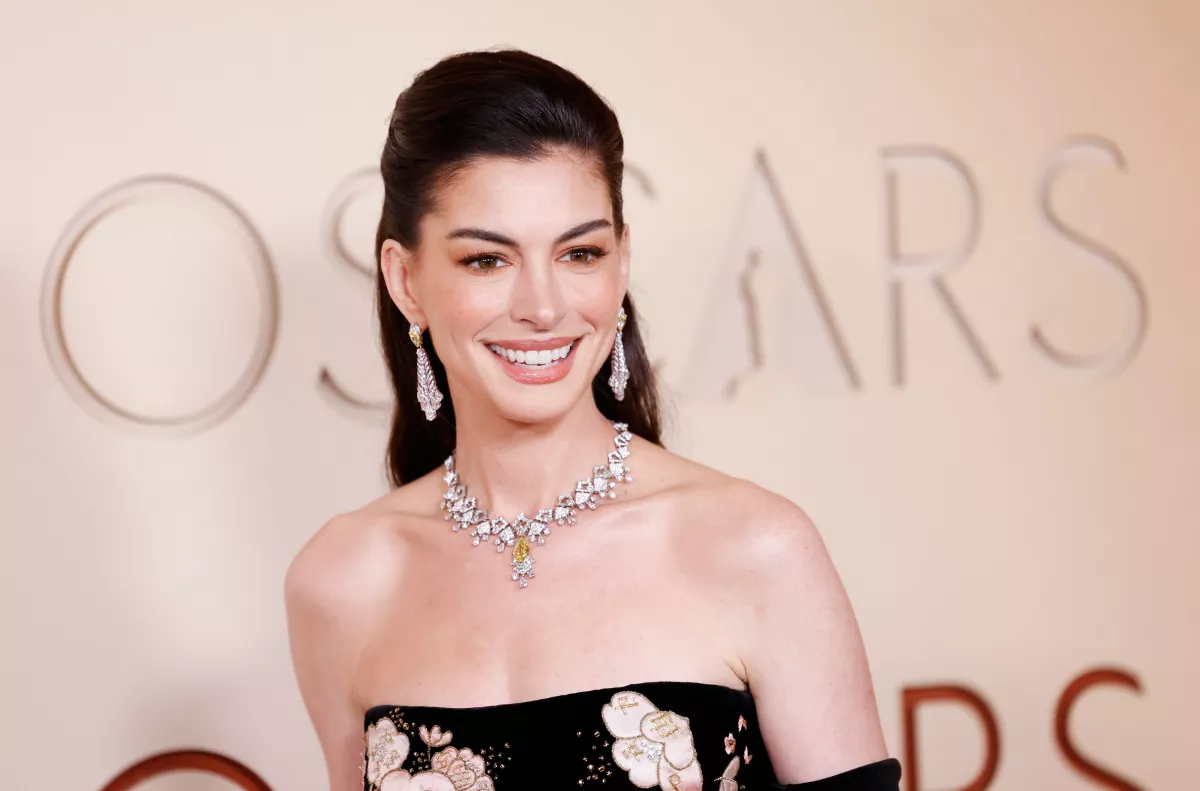 anne hathaway joyeria oscars