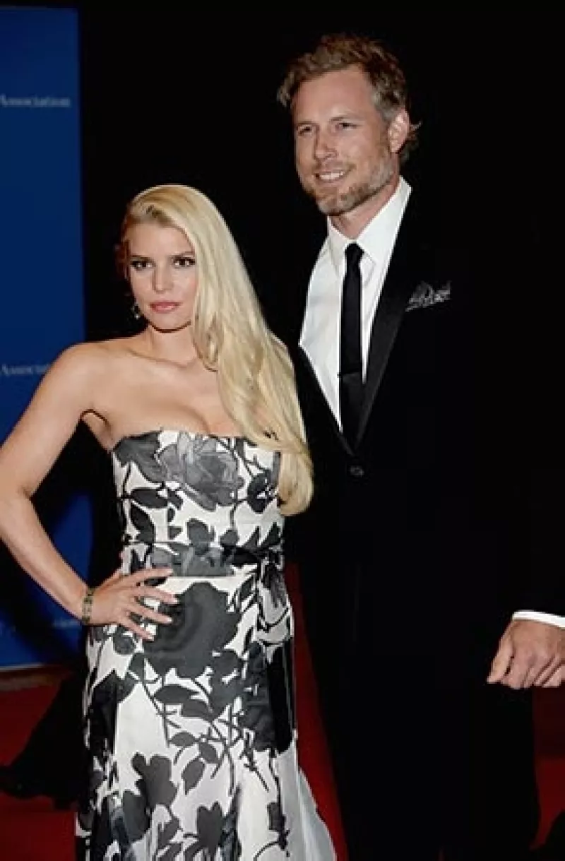 Será en julio próximo cuando la pareja llegue por fin al altar, tras retrasar su matrimonio por casi cuatro años tras el nacimiento de sus hijos Maxwell y Ace