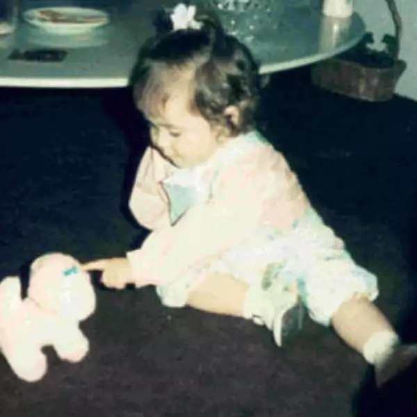 1983. 7 meses