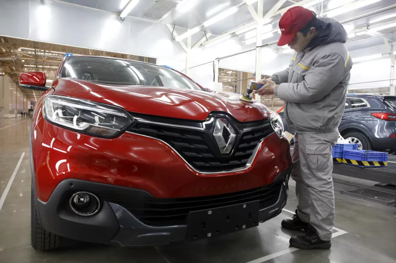 Wifi, mensajería y juegos son parte de los extras que poseen los autos chinos para atraer constructores.