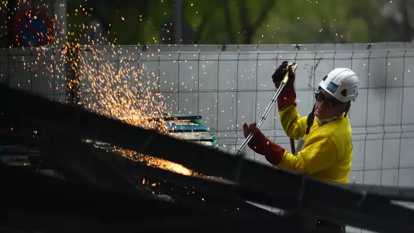 Las construcciones se reanudan en España