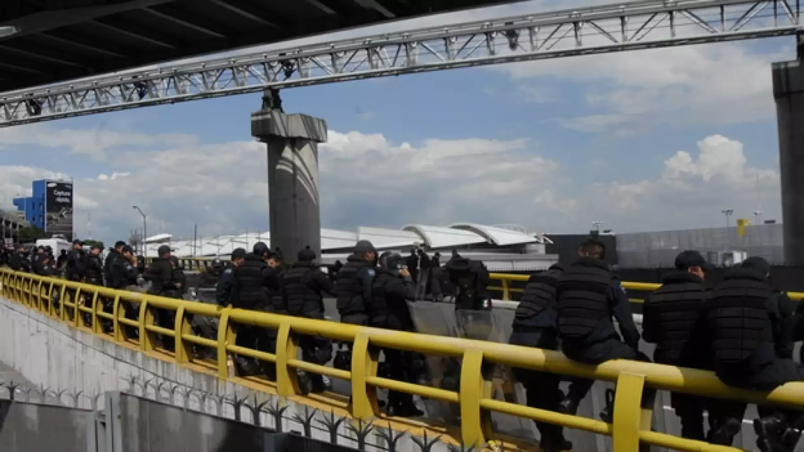 bloqueo maestros aeropuerto 
