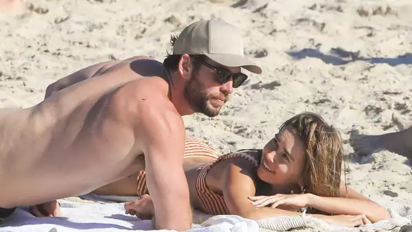 PREMIUM EXC Liam Hemsworth,Gabriella Brooks