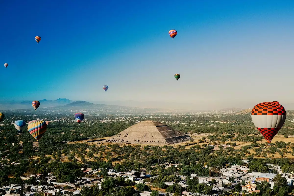 hoteles-en-ciudad-de-mexico-visita-teotihuacán.jpg