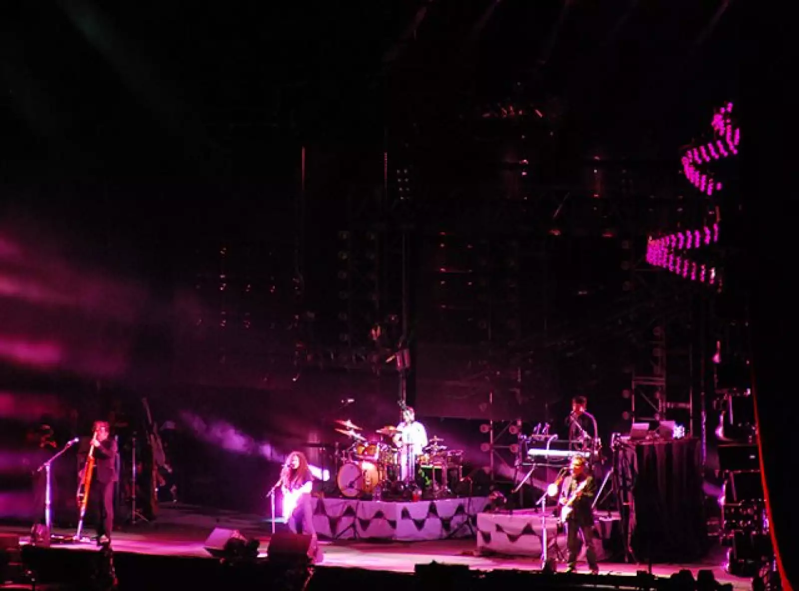 El público se conmocionó al escuchar los primeros acordes de Las Flores