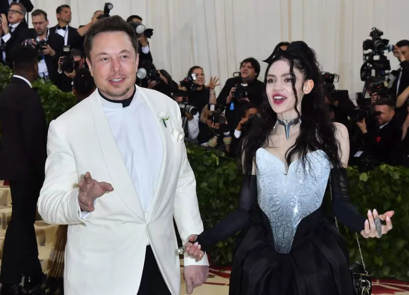 Elon Musk y Grimes