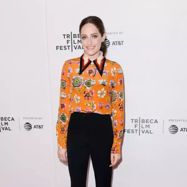 Carly Chaikin asistió al pandel de Mr. Robot del "Tribeca Film Festival" con una camisa de estampado floral Gucci 