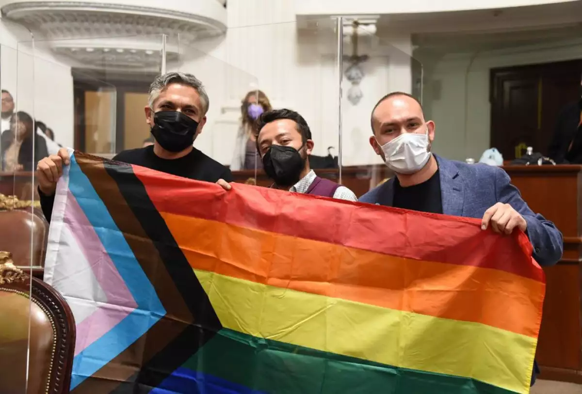 Congreso de la CDMX aprueba ley de derechos de la comunidad gay