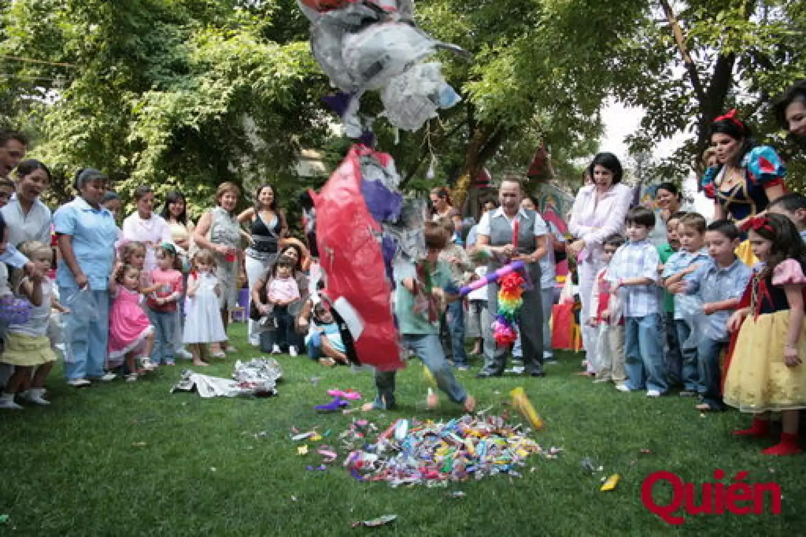 Piñata cumpleaños Mariana Peralta