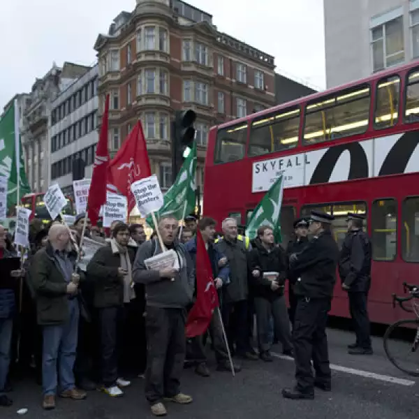Trabajadores de Gran Bretaña también salieron a las calles para apoyar la movilización de España.