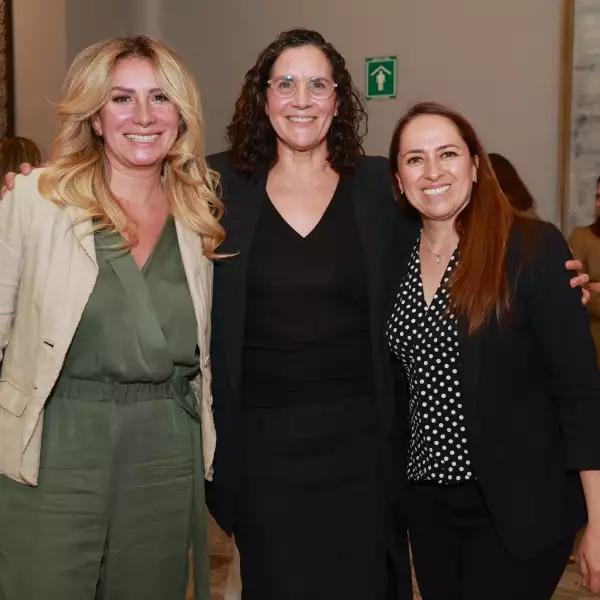 Julieta Meléndez , Laura Barona y Kathia Muñoz 