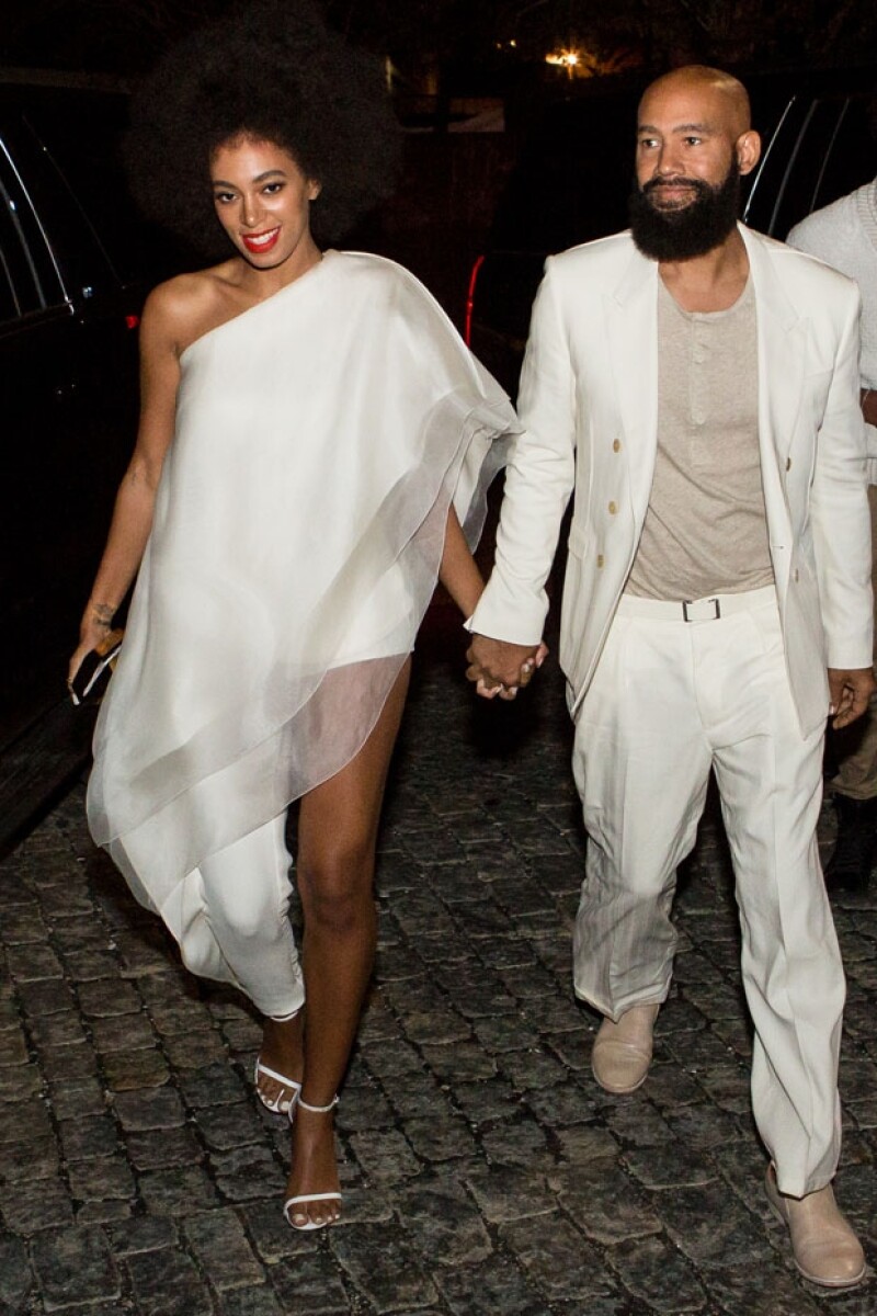 Solange y su ahora esposo ensayaron su boda ayer por la noche en una iglesia.