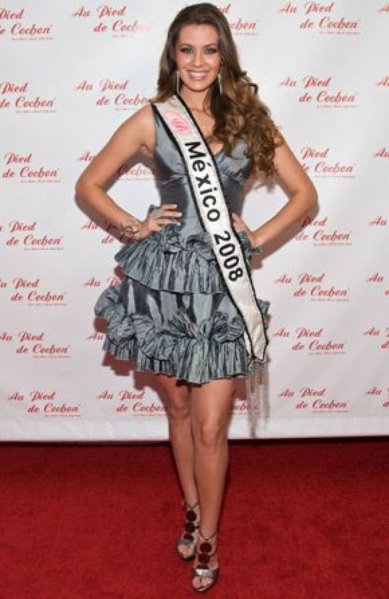 La Miss México se presentará el 23 de agosto en las Bahamas para contender en el concurso Miss Universo. Para ello, Karla se hizo arreglos en el cuerpo y tomó clases de todo tipo.
