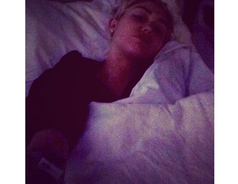 Miley se tomó una "selfie" a las cinco de la mañana en el hospital.
