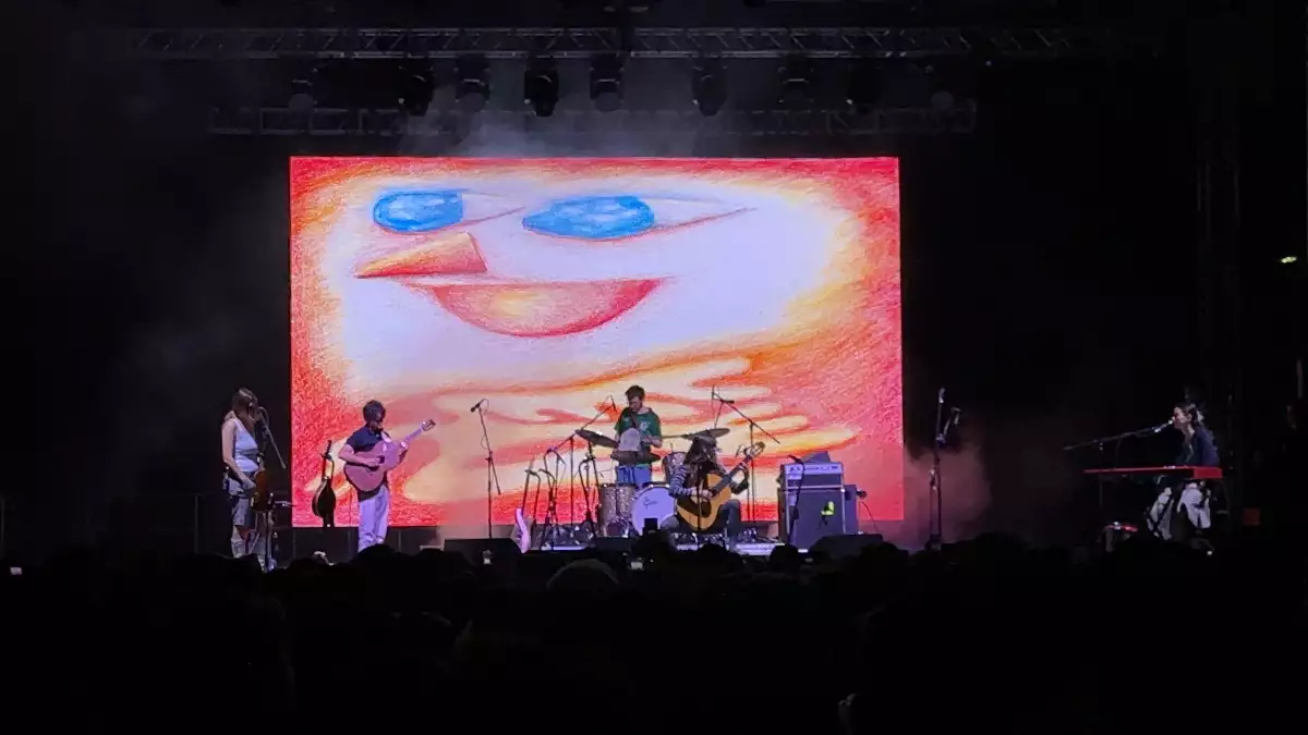Foto de la banda Black Country, New Road en el escenario del festival Pitchfork CDMX.