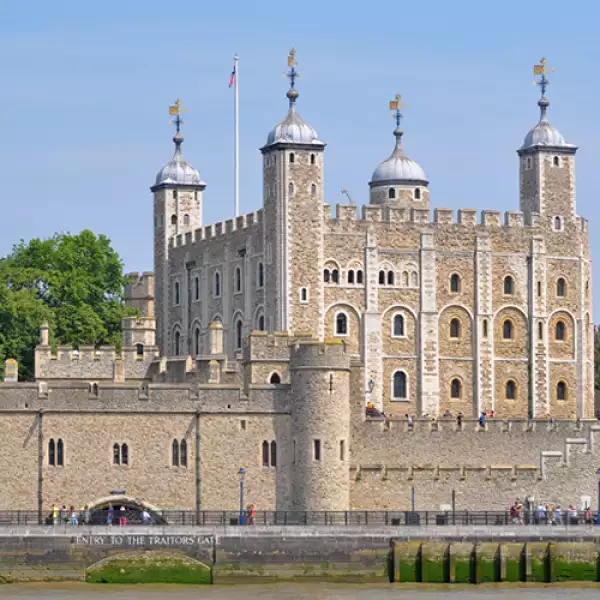 ¡No la puedes dejar de conocer! Si vas a Londres, busca tiempo para poder ir a este espectacular lugar. Sus paredes vieron pasar a personajes que causaron un impacto en el mundo.