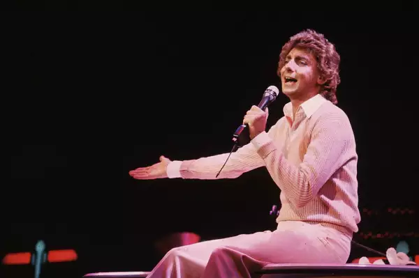 barry-manilow