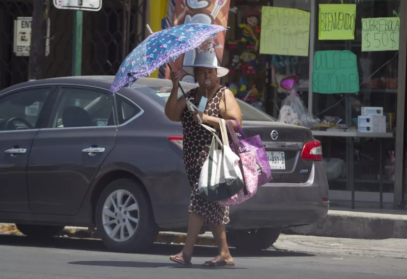 Las altas temperaturas en Monterrey y su área metropolitana oscilan en los 40 grados, con sensación térmica mayor. La ola de calor afecta a diversos estados en México.