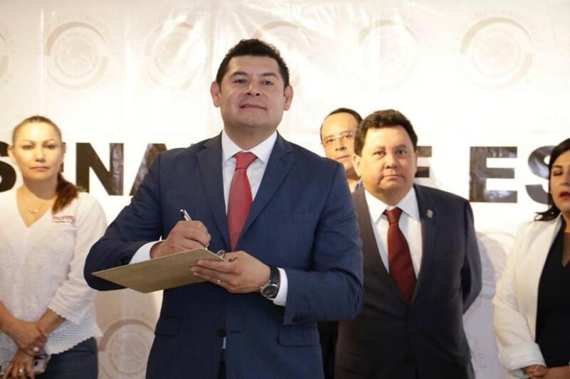 El 19 de febrero pasado, el senador de Morena presentó una iniciativa para impulsar programas de microcréditos y capacitación a mipymes de zonas marginadas.