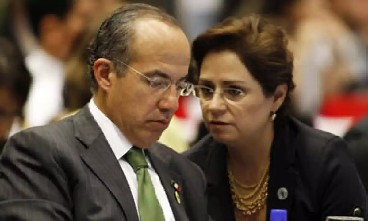 La petición fue hecha en una reunión entre el primer ministro portugués, Pedro Passos Coelho, y el presidente de México, Felipe Calderón (i). (Foto: Reuters)
