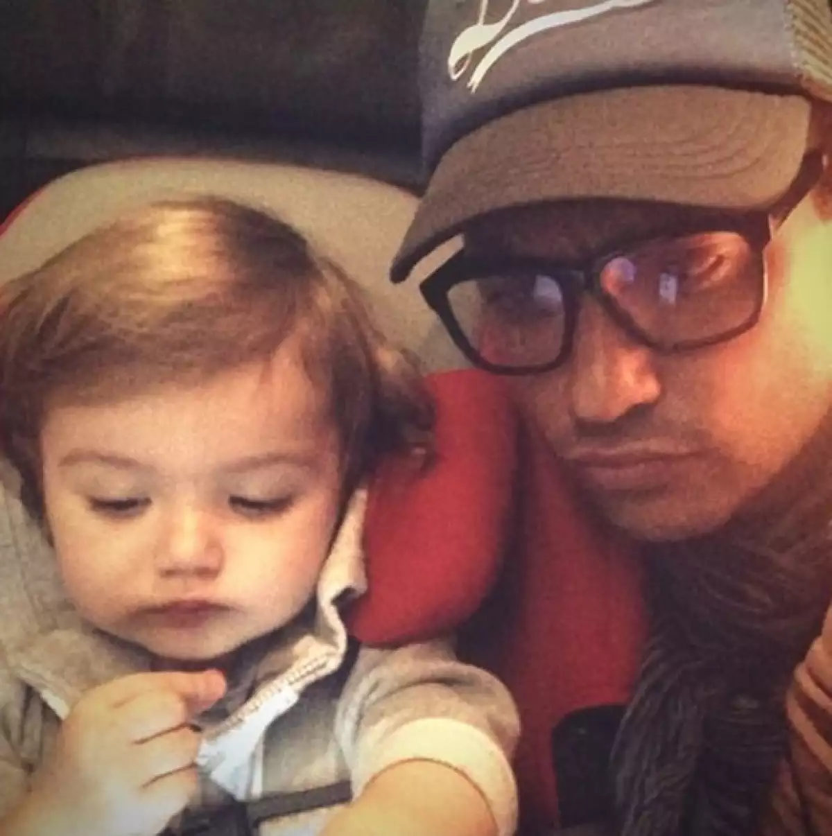 Elena con su papá en el vuelo rumbo a Campeche.