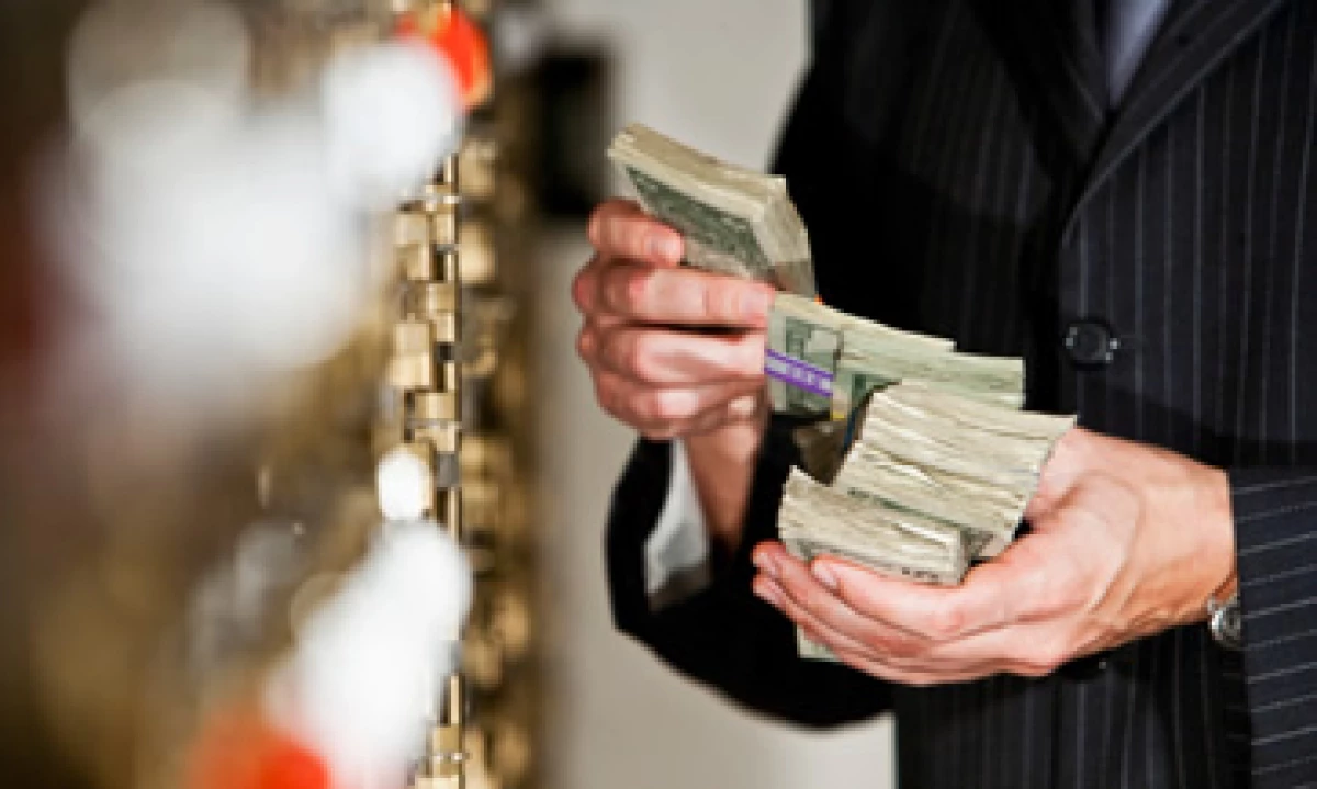 Hacienda estima que hay 320,000 personas físicas y morales que realizan actividades consideradas como vulnerables al lavado de dinero. (Foto: Getty Images)