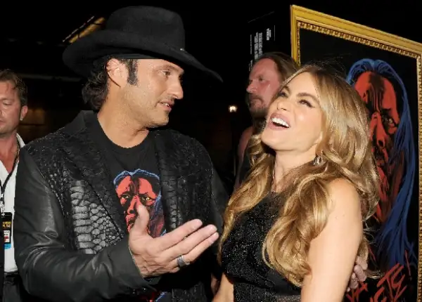 El director Robert Rodríguez y Sofía Vergara.