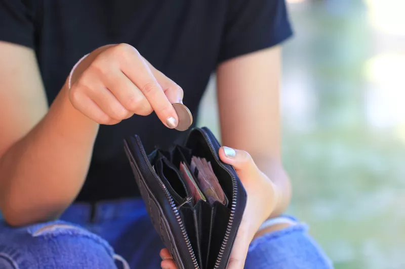 millennial sin dinero