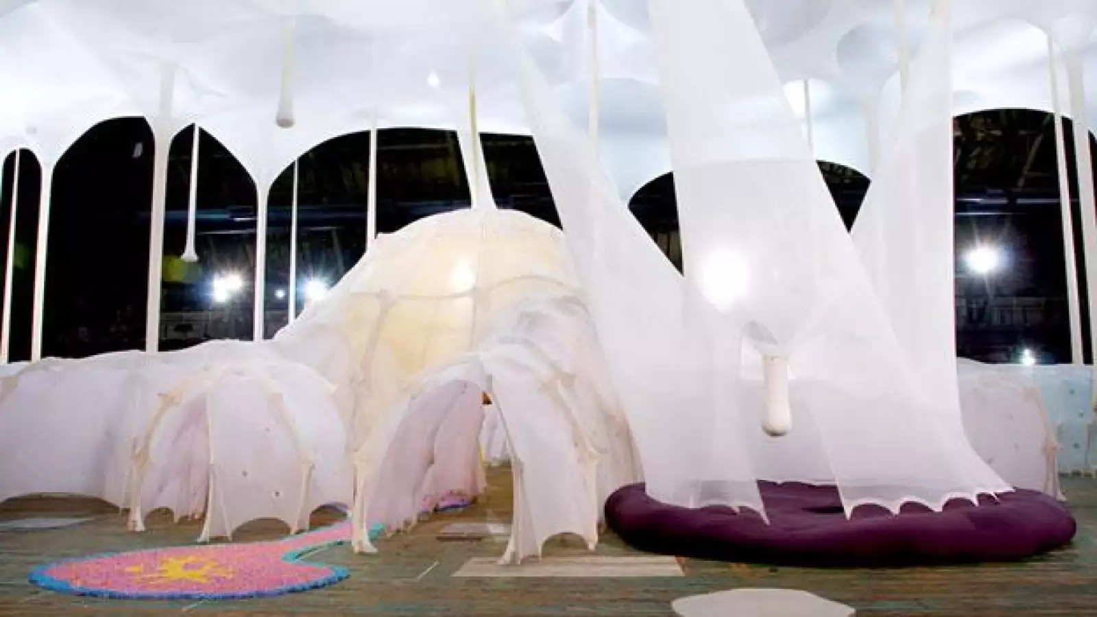 El mundo sensorial del brasileño Ernesto Neto