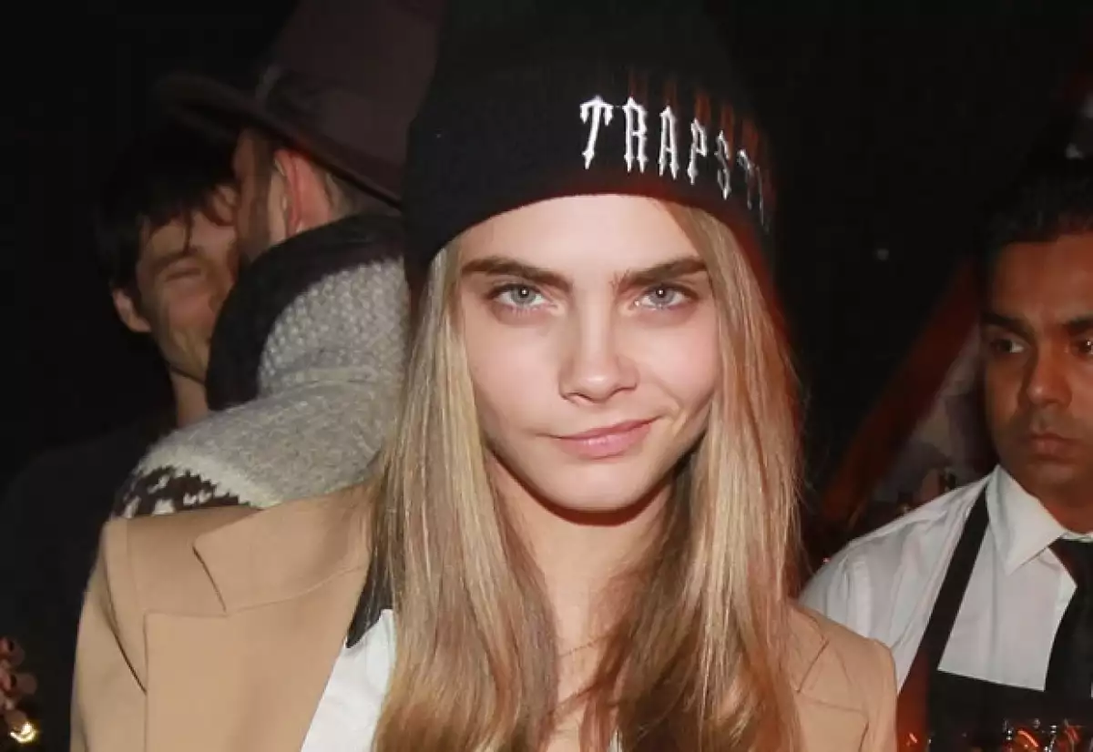 La modelo es fanática de los gorros.