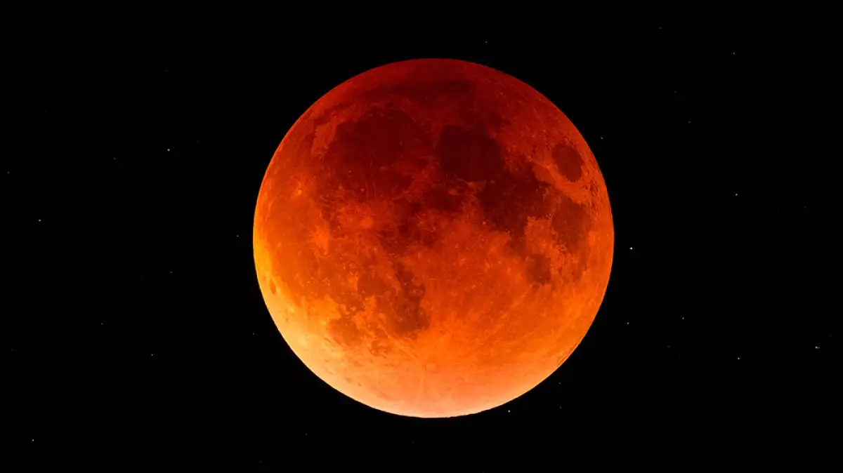 Eclipse lunar