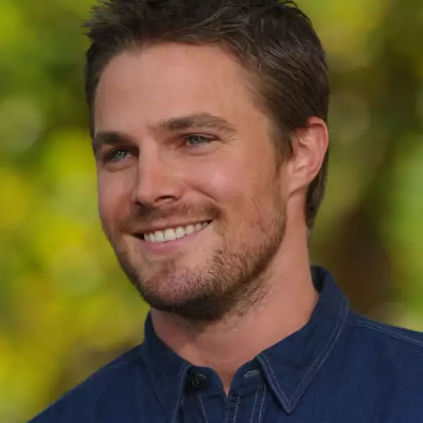 Stephen Amell tiene 31 años, es canadiense y es uno de los actores guapos más probable para interpretar al dominante Christian Grey en la adaptación fílmica de `50 Shades of Grey´.