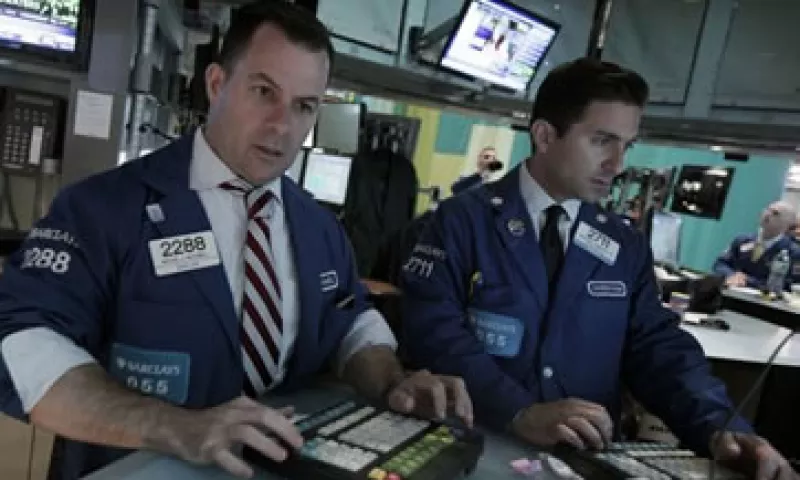 Las acciones estadounidenses avanzan pese a que este miércoles se cumplen nueve días del cierre de Gobierno en EU. (Foto: Archivo)