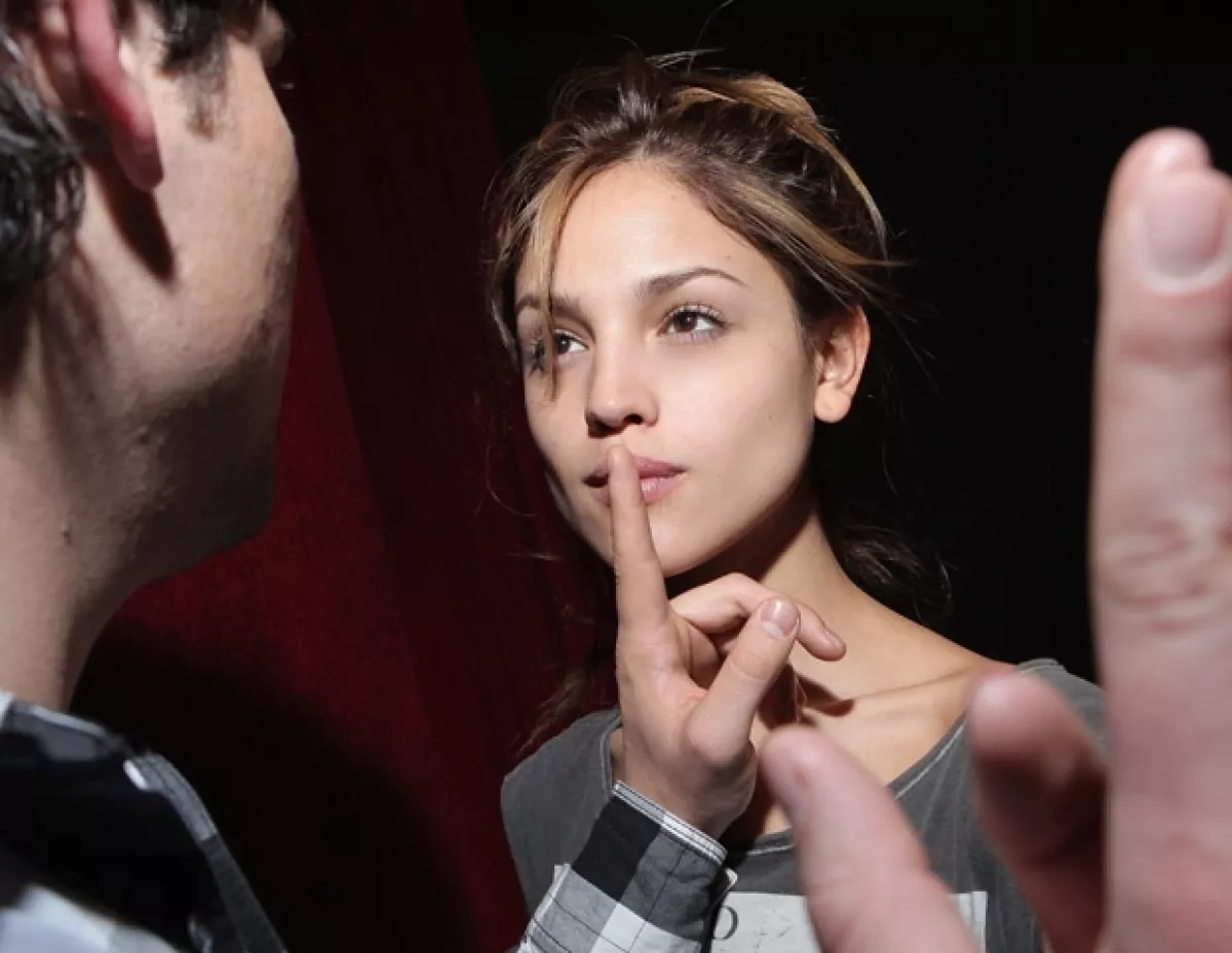 Eiza González estrenará este mes la obra de teatro "I Love Romeo y Julieta", donde compartirá créditos con Alan Estrada.