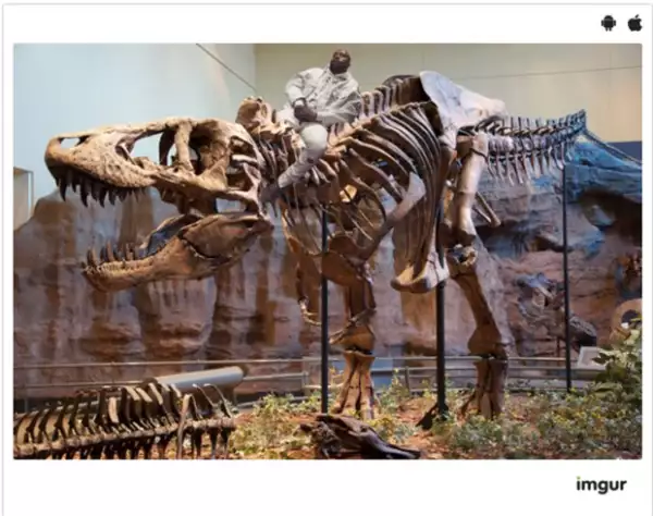 El rapero en los lugares más insólitos.